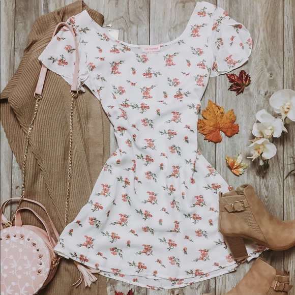 Floral Flounce Sleeve Dress - Picture 4 of 9